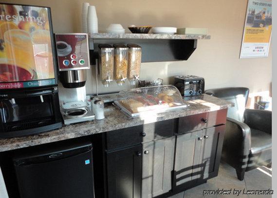 Econo Lodge Vernon Restoran gambar